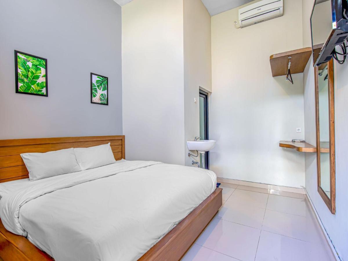 Hotel Casa Ts 16 à Malang Extérieur photo