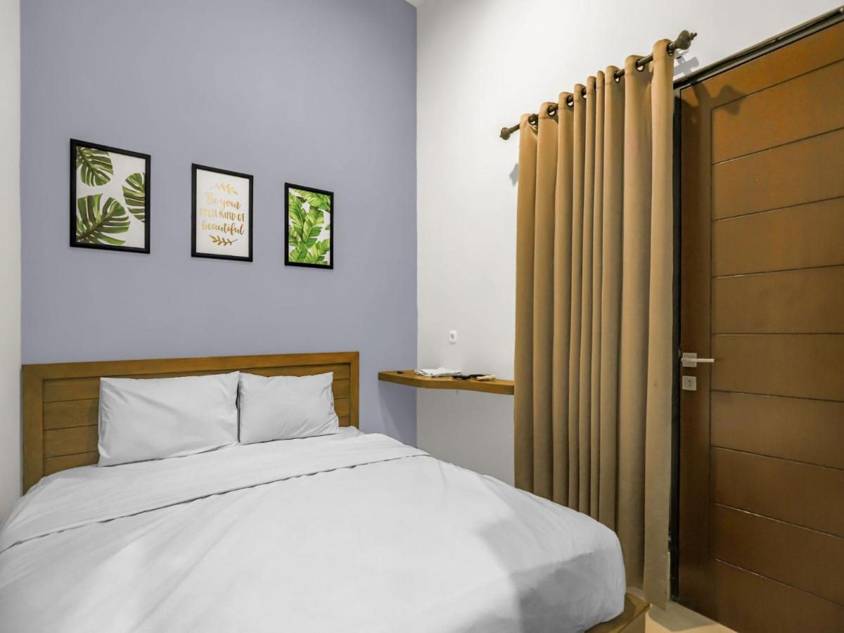 Hotel Casa Ts 16 à Malang Extérieur photo