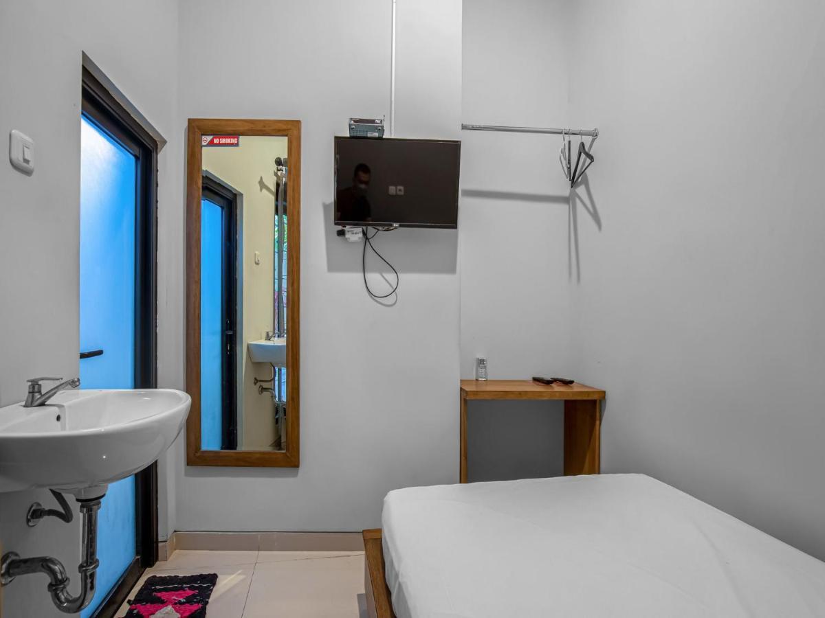 Hotel Casa Ts 16 à Malang Extérieur photo