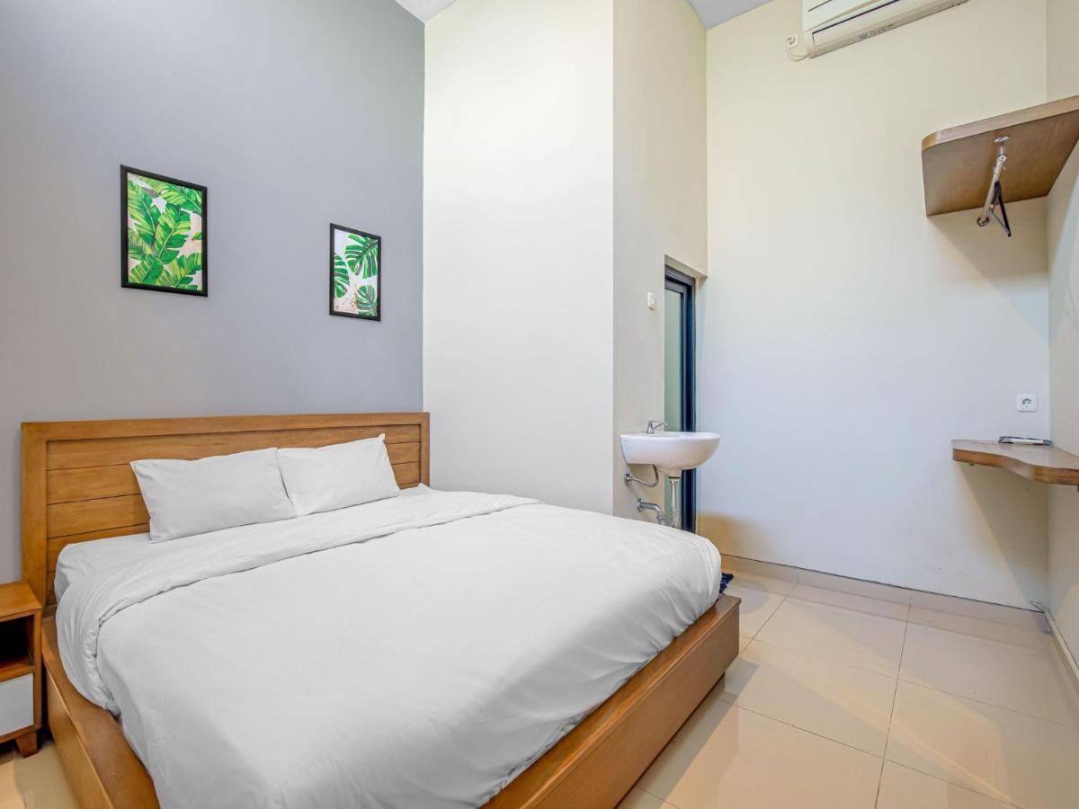 Hotel Casa Ts 16 à Malang Extérieur photo